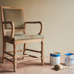 Peindre un vieux meuble en bois : conseils et astuces fun